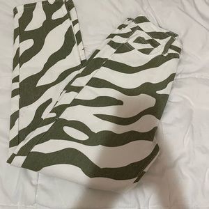 TRENDY GREEN AND WHITE JEANS